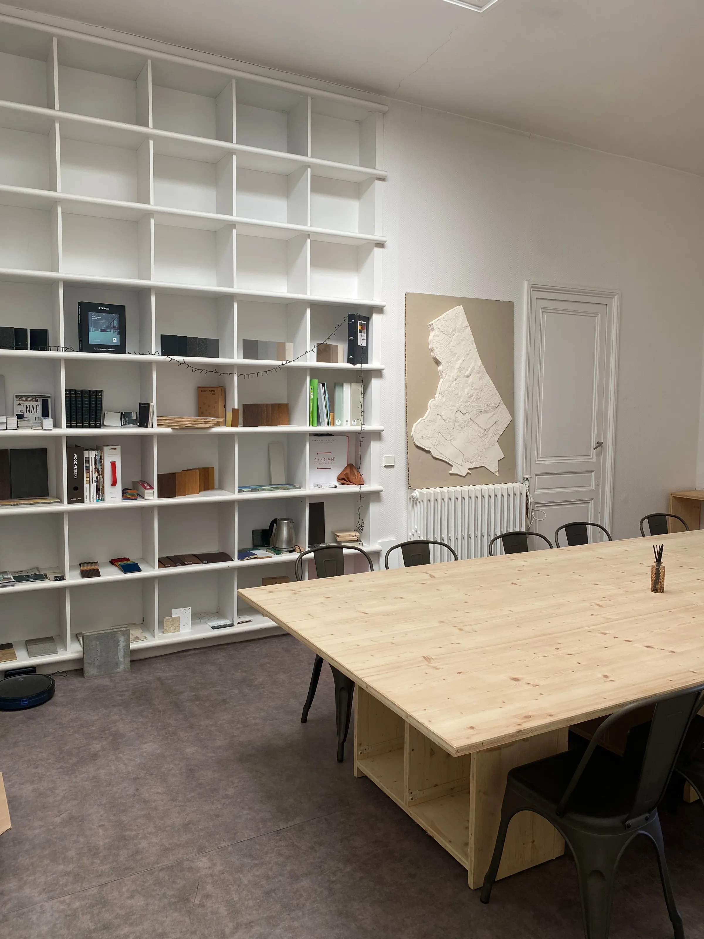 Salle Canopée vue détail mobilier — espace de travail Bordeaux Chartrons